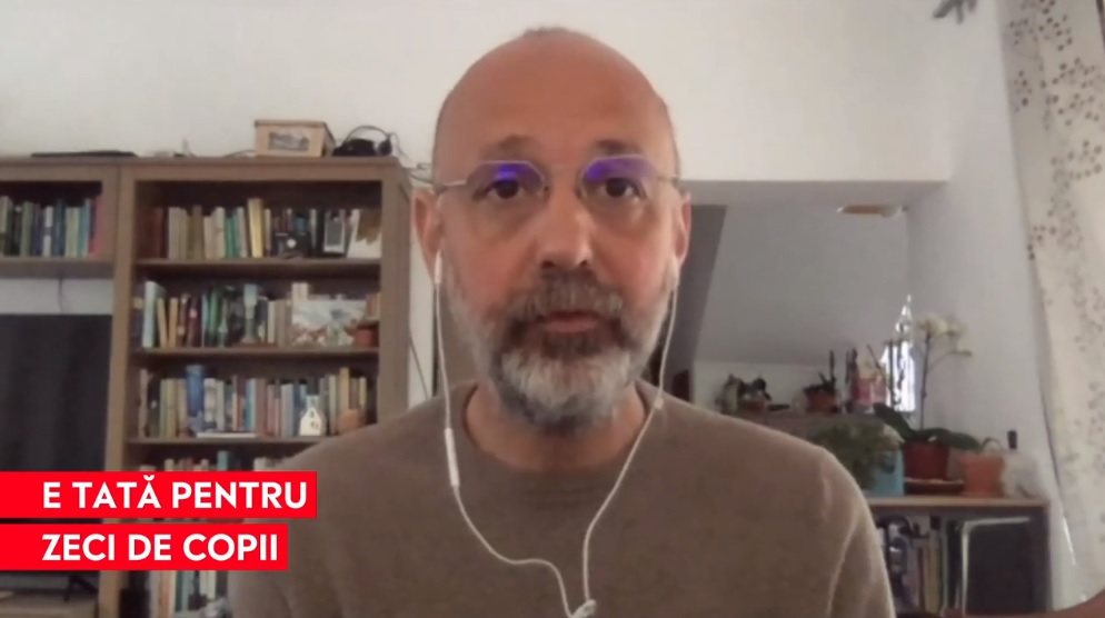 Valeriu Nicolae, tată pentru zeci de copii: „Mulți elevi din rural nu citesc pentru că nu văd”