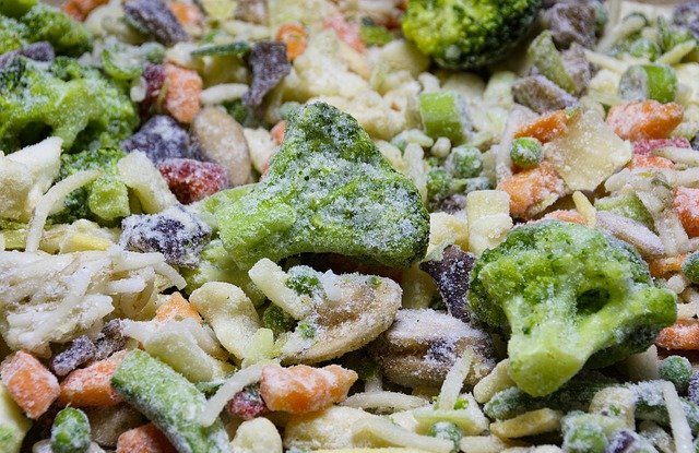 Cât timp este bine să păstrezi în congelator legume, mâncare gătită sau carne