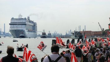 Veneția vas de croazieră protest