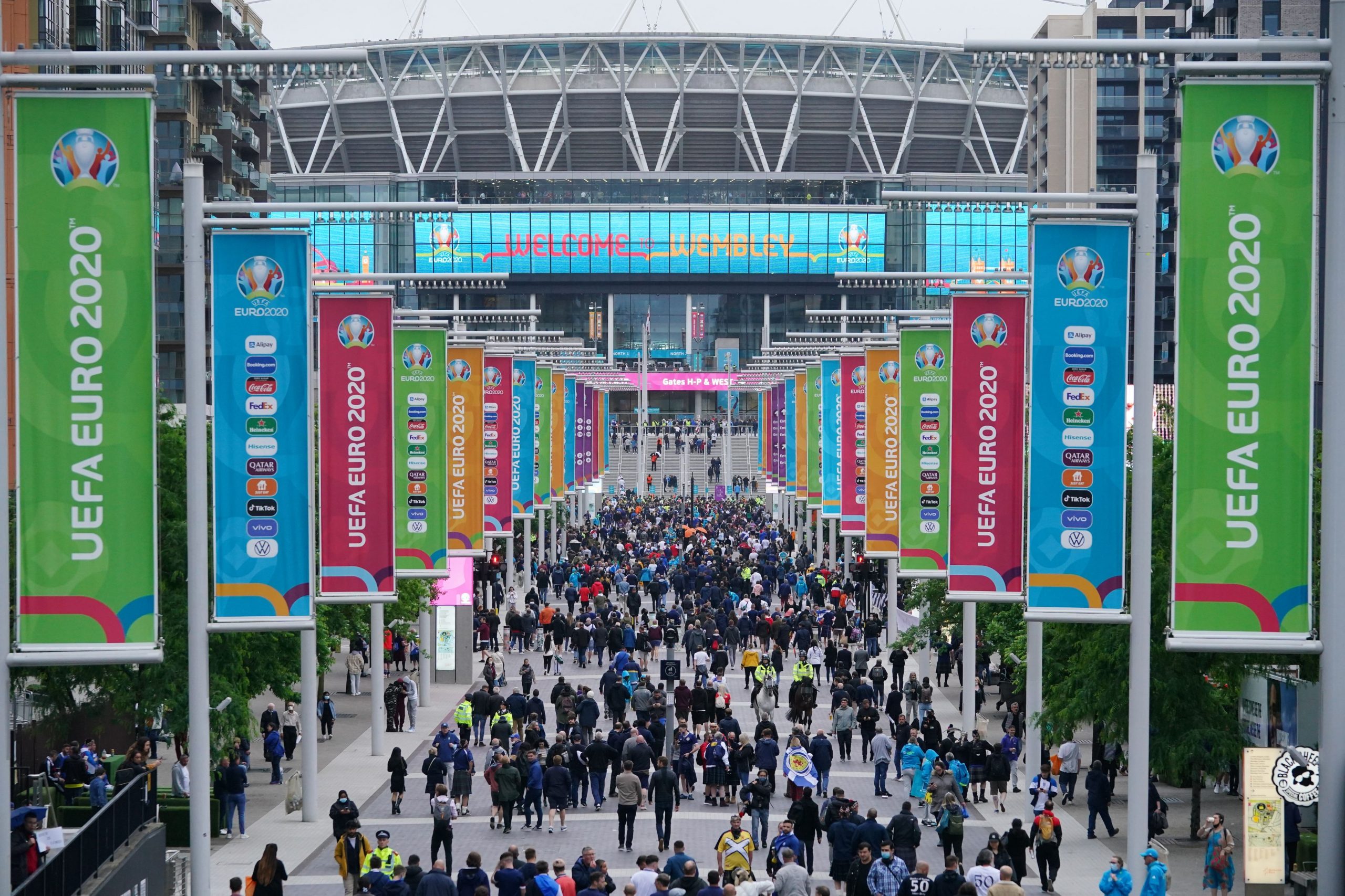 STUDIU. Peste 9.000 de cazuri de COVID-19 din cauza EURO 2020: „Un risc semnificativ pentru sănătatea publică”