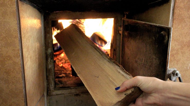 Un copil din Vaslui a luat foc în timp ce încerca să aprindă o sobă