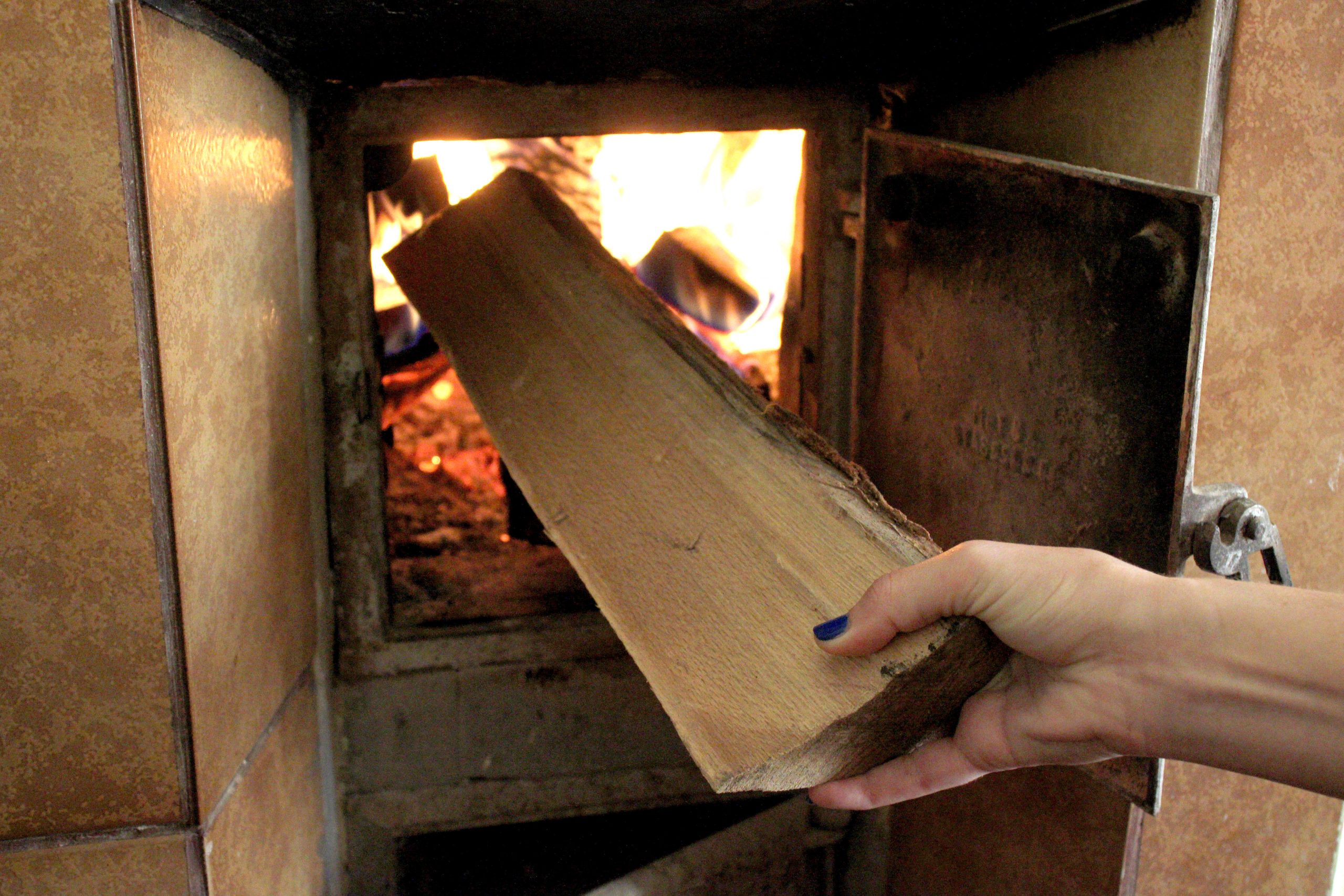 Un copil din Vaslui a luat foc în timp ce încerca să aprindă o sobă