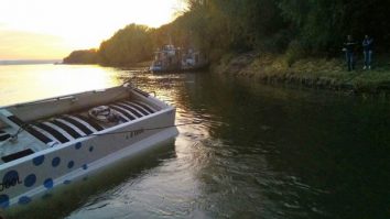 O barcă în care erau nouă persoane s-a răsturnat în apele Dunării, în zona portului Corabia. Un tânăr de 21 de ani s-ar fi înecat