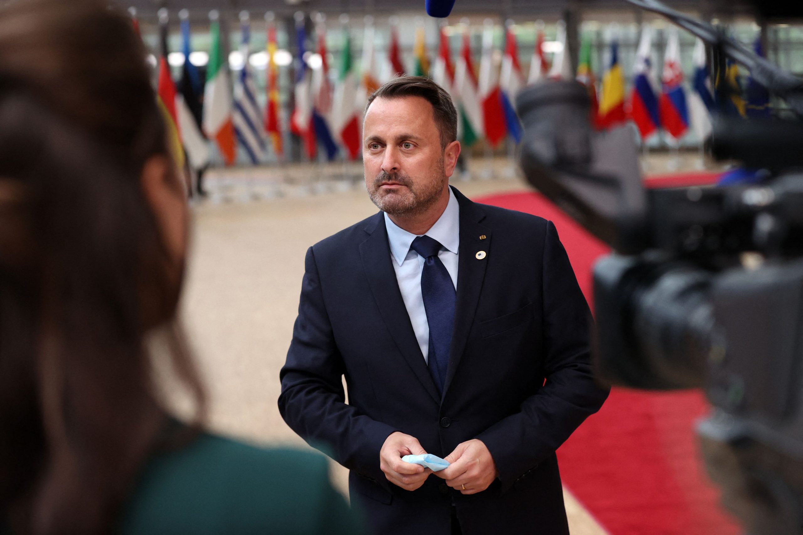 Premierul din Luxemburg, în stare gravă la spital cu COVID-19. Xavier Bettel este vaccinat cu prima doză de AstraZeneca