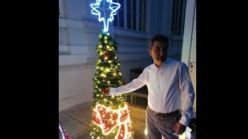 Aradul se pregătește de Crăciun. Primarul a cumpărat un brad de 20 de metri: „Are mii de luminițe”