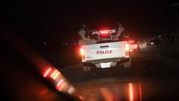 Doi jurnaliști au fost arși de vii de o bandă în Haiti