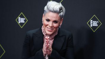 Pink a lansat videoclipul „Trustfall”, piesa care dă titlul celui de-al nouălea album al său