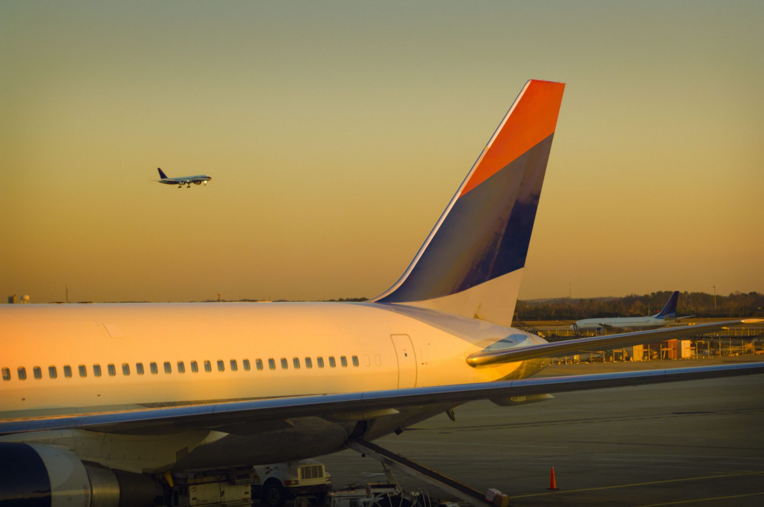 Supraaglomerare la aeroporturi. Aeroportul Internațional Atlanta Hartsfield-Jackson a avut 94 de milioane de călători anul trecut
