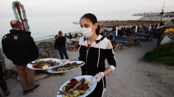 Alimentele care te ajută să te bronzezi, recomandate de nutriționiști și dermatologi