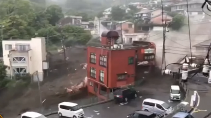 VIDEO. Alunecare de teren pe litoralul din Japonia. Aproximativ 20 de persoane dispărute