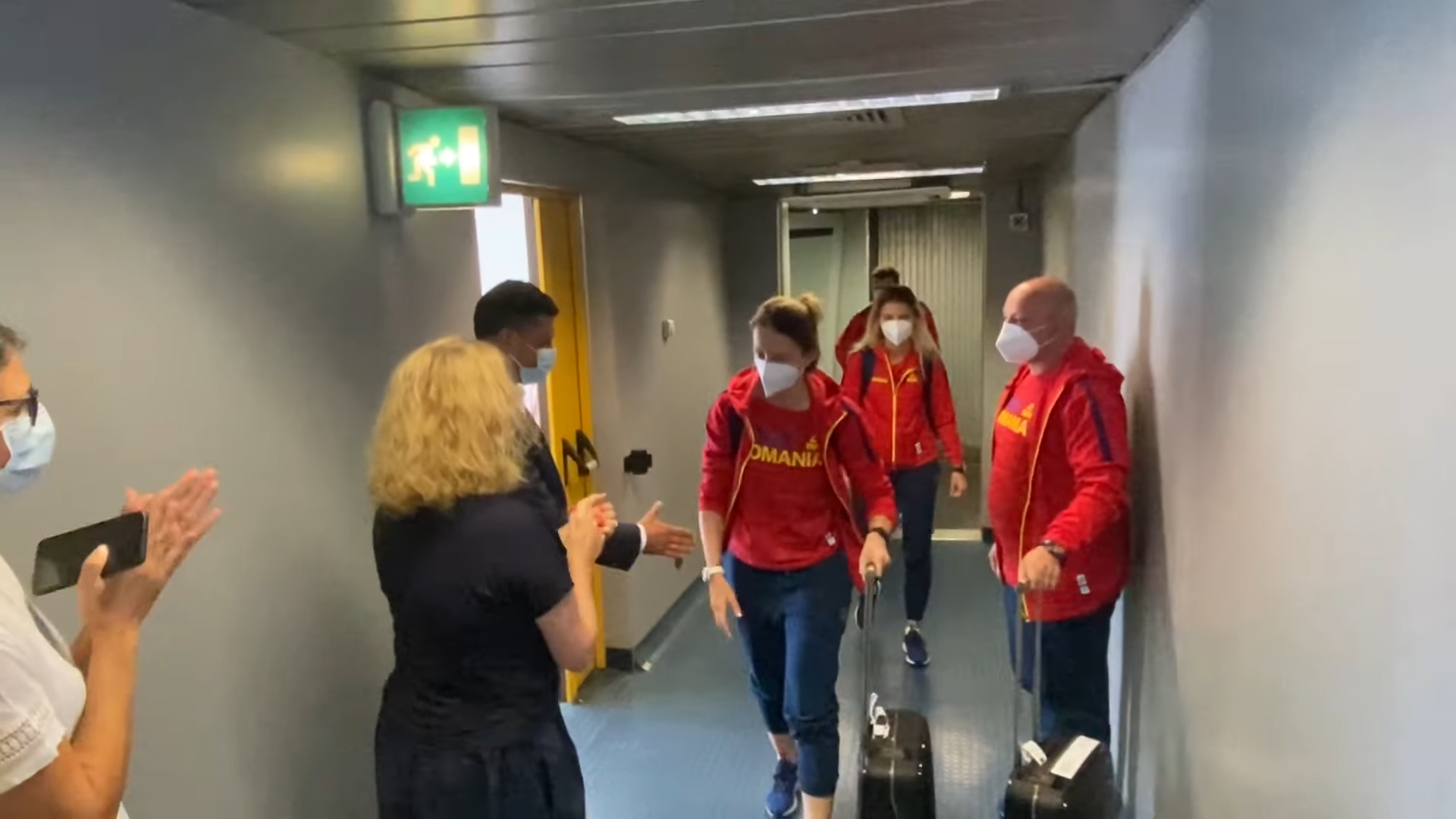 Ana Maria Popescu l-a lăsat cu mâna întinsă pe ministrul Sportului. „Credeam că mă așteptați cu cecul de 5 milioane”. VIDEO