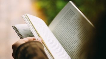 Țara în care ești plătit dacă citești. Meseria există de mai bine de un secol