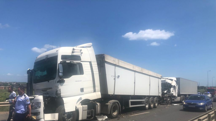 Accident în lanț cu TIR-uri pe A4.