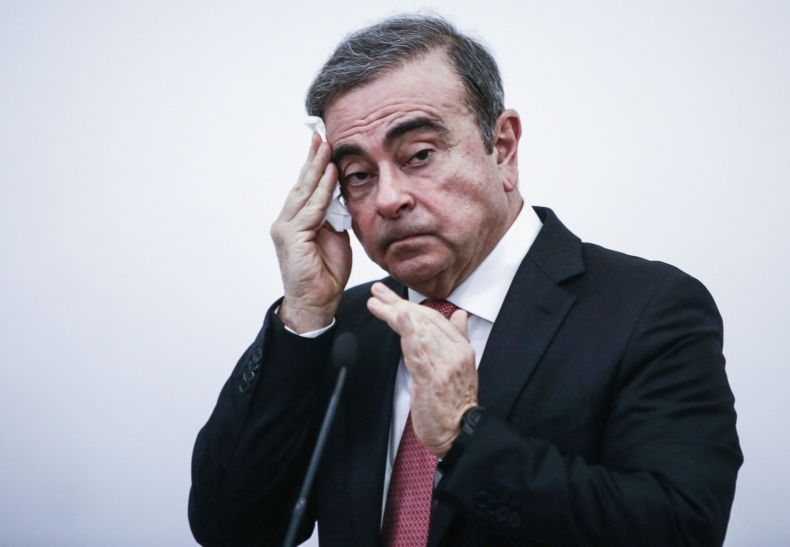 Cum a fugit Carlos Ghosn din Japonia, ascuns într-o cutie: „Nu te gândeşti la trecut, nu te gândeşti la viitor”