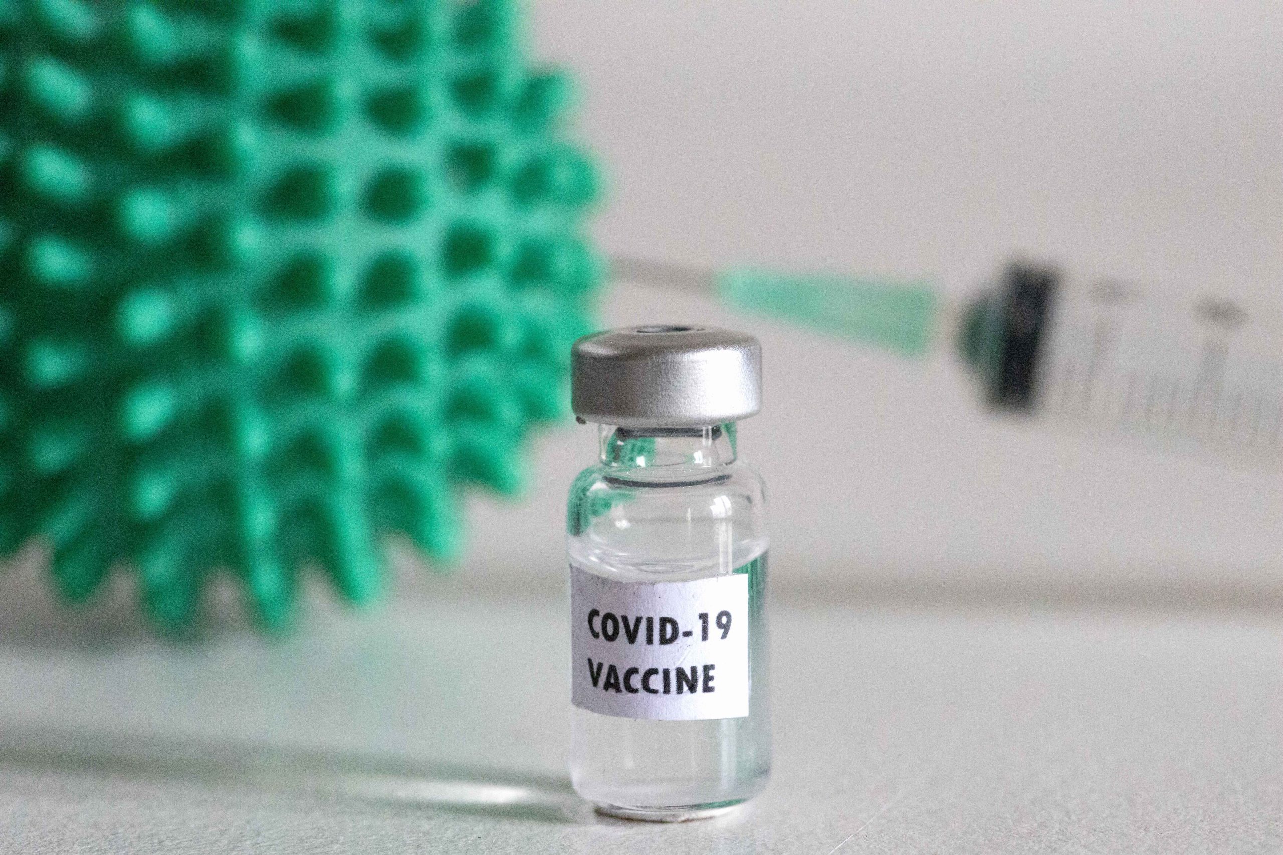 FDA vrea să autorizeze doza suplimentară de vaccin anti-COVID pentru pacienții cu sistem imunitar slăbit