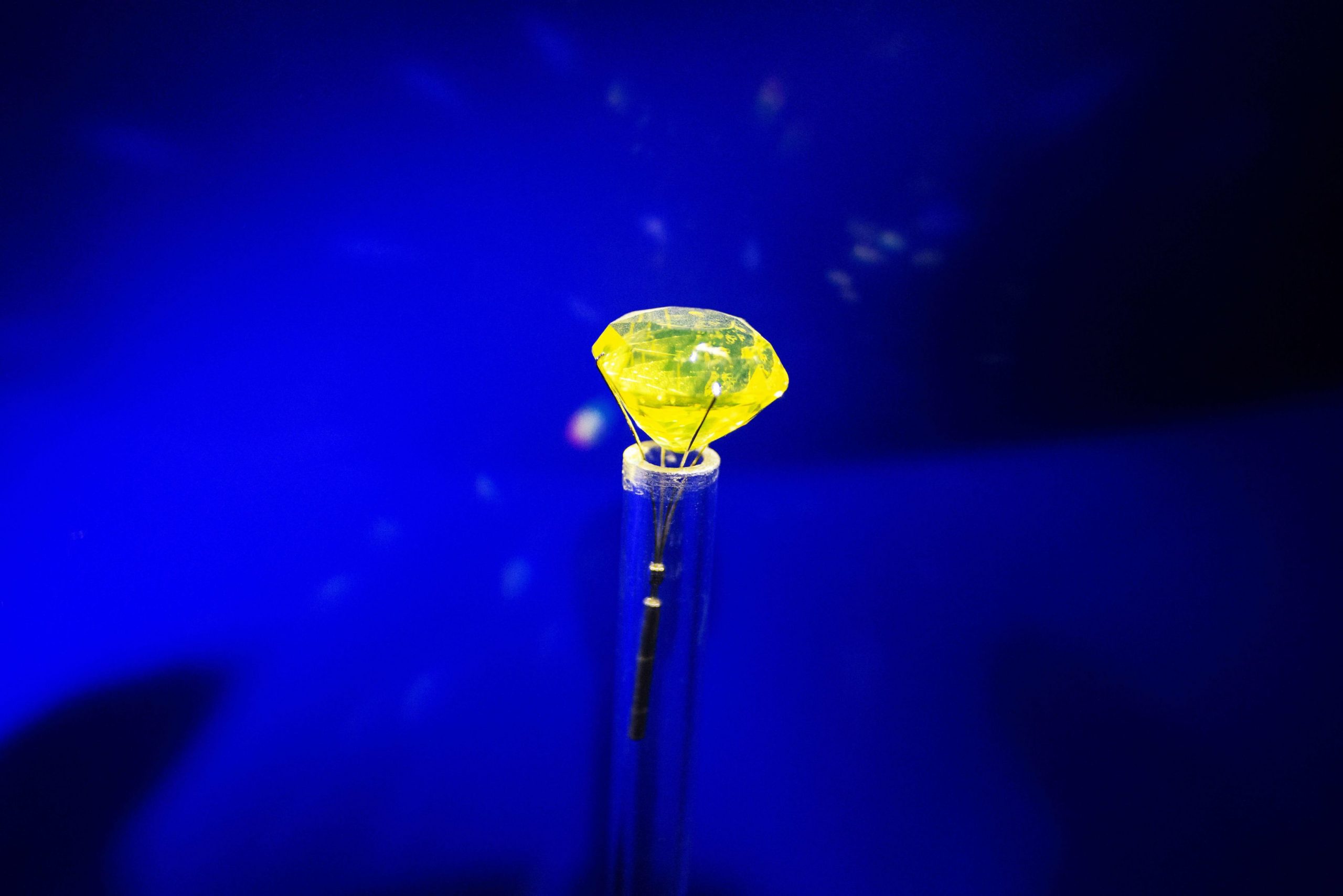 O femeie din România, acuzată că a furat diamante în valoare de peste 4 milioane de lire sterline. Metoda i-a uimit pe anchetatori