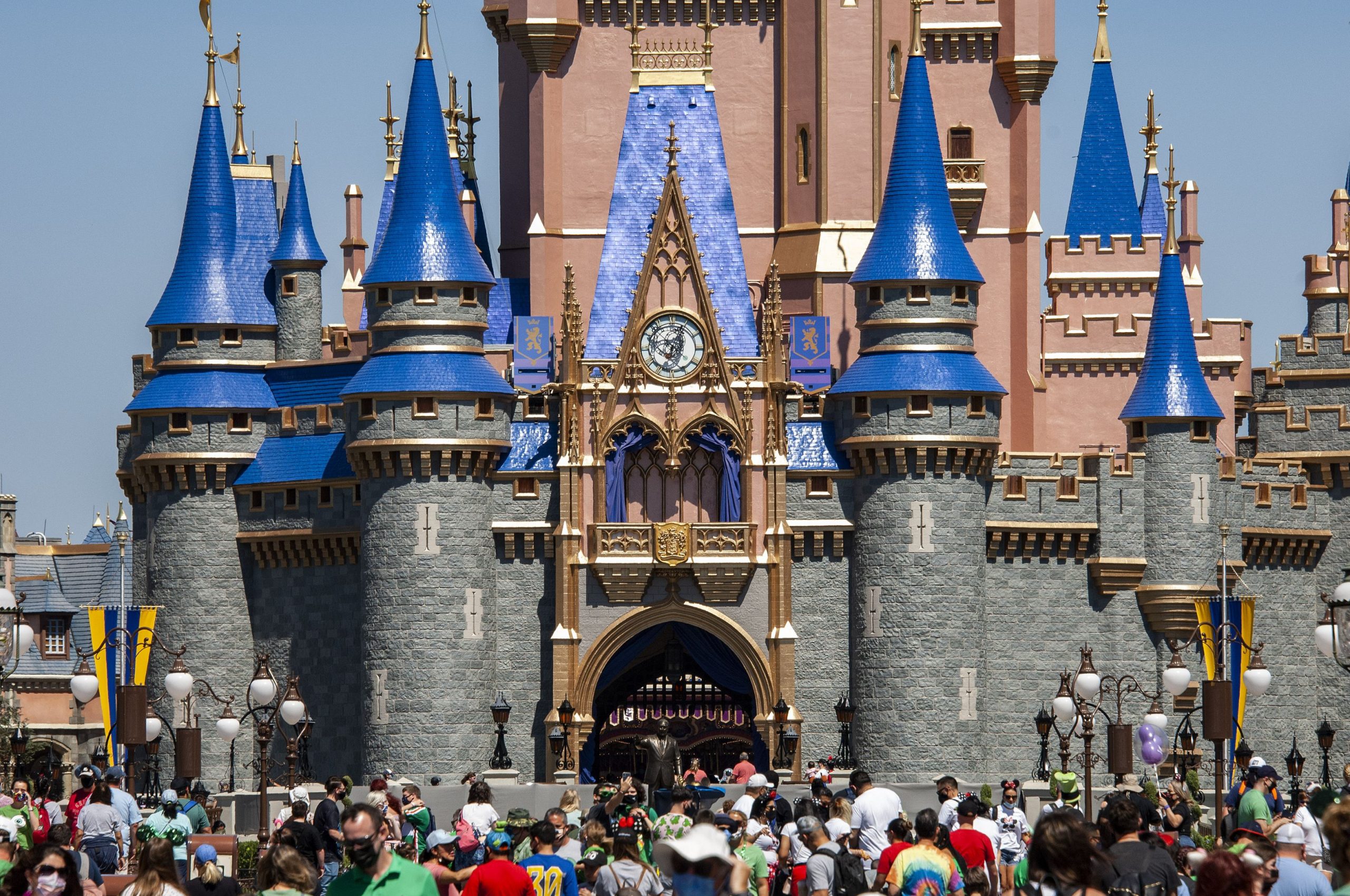 Disney ia încă o decizie pentru corectitudine politică. Va renunța la apelativul „doamnelor și domnilor”