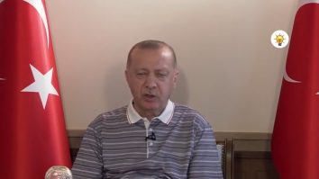 VIDEO. Momentul în care președintele Turciei adoarme pentru o fracțiune de secundă, în timpul unui discurs ținut în fața partidului său