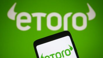 eToro a devenit sponsorul principal al unei echipe de fotbal din România