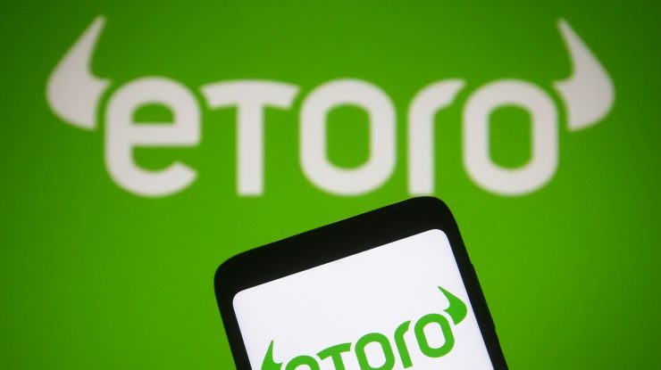 eToro a devenit sponsorul principal al unei echipe de fotbal din România