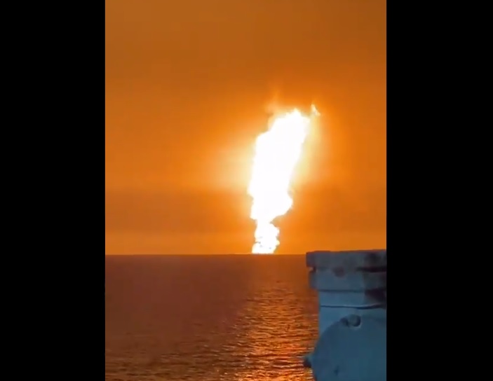 VIDEO. Explozie puternică în Marea Caspică, în vecinătatea unei platforme petroliere de pe coasta Azerbaidjanului