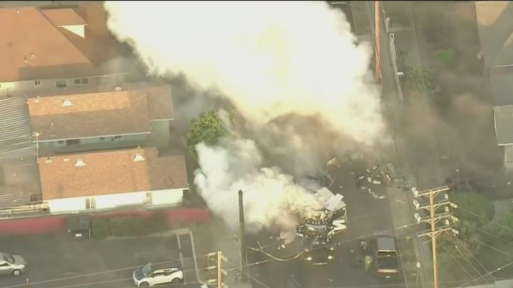 Explozie în Los Angeles, în timpul unei operaţiuni pirotehnice. Cel puţin 17 persoane rănite. FOTO și VIDEO