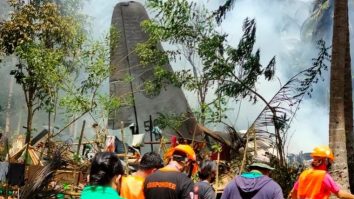 Un avion cu 92 de persoane la bord s-a prăbuşit în sudul Filipinelor. Cel puțin 47 de morţi