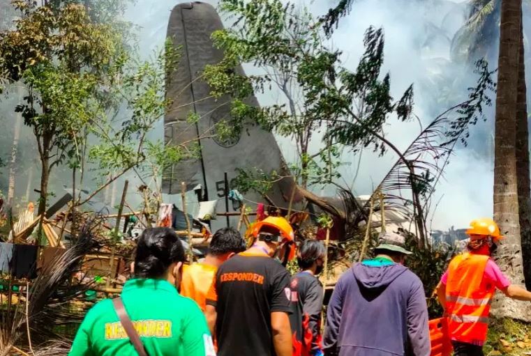 Un avion cu 92 de persoane la bord s-a prăbuşit în sudul Filipinelor. Cel puțin 47 de morţi