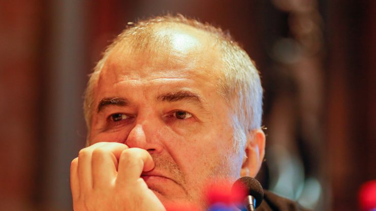 Florin Călinescu în cadrul unei conferințe de presă.