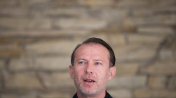 Florin Cîțu îmbrăcat în negru.