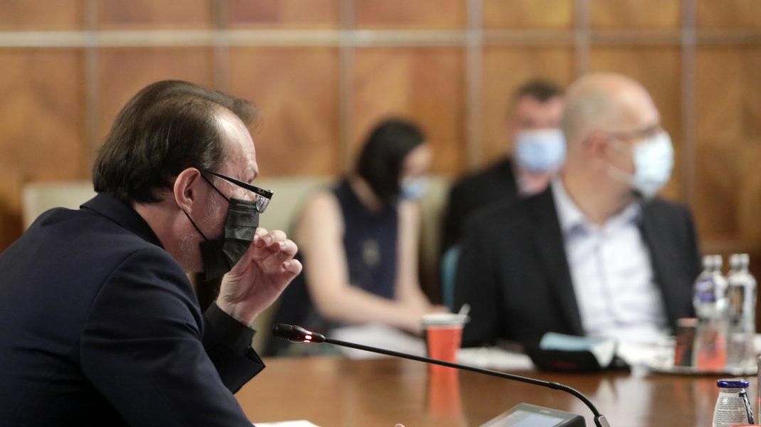 florin citu si kelemen hunor in sedinta de guvern.
