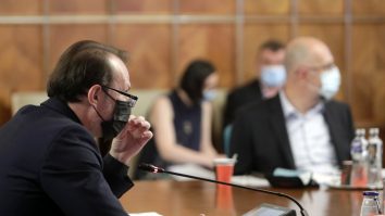 florin citu si kelemen hunor in sedinta de guvern.