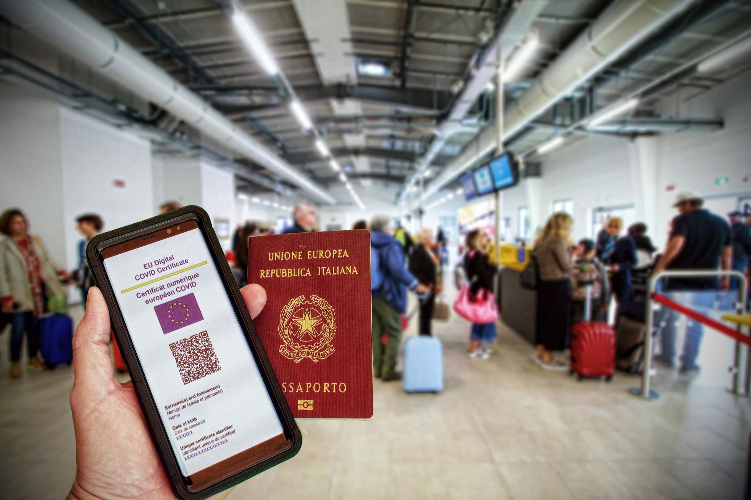 Pașaportul sanitar devine obligatoriu în Franța, în ciuda protestelor din ultimele săptămâni