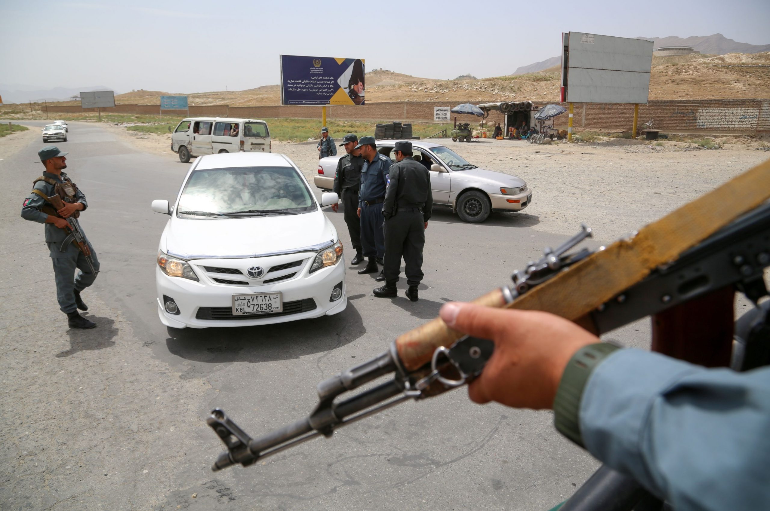 Un agent de poliţie afgan, ucis în urma unui atac care a vizat sediul Misiunii ONU din Afganistan