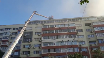 Incendiu într-un bloc din fața unui spital din București.
