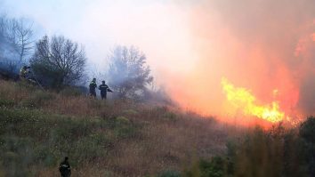 România trimite peste 100 de pompieri și 23 de autospeciale în Grecia. Arafat: „Este prima dată”