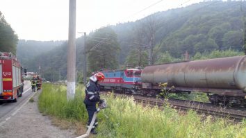 Incident feroviar. Un vagon cu 56 tone de benzină a luat foc în Prahova