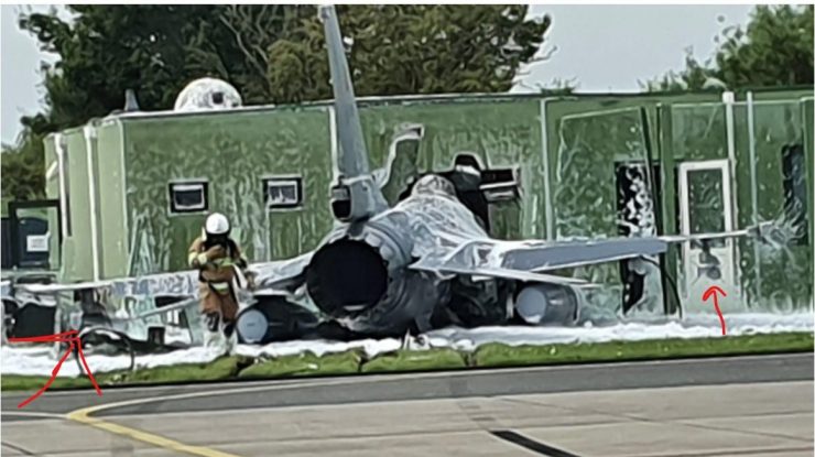 Incident aviatic la decolare. Un avion militar F16 a intrat într-o clădire din vecinătatea pistei. FOTO