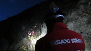 interventie salvamont noaptea pe munte.
