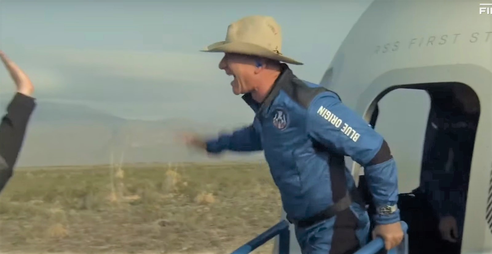 VIDEO. Jeff Bezos a revenit pe Terra. Primele imagini cu miliardarul și echipajul navei New Shepard