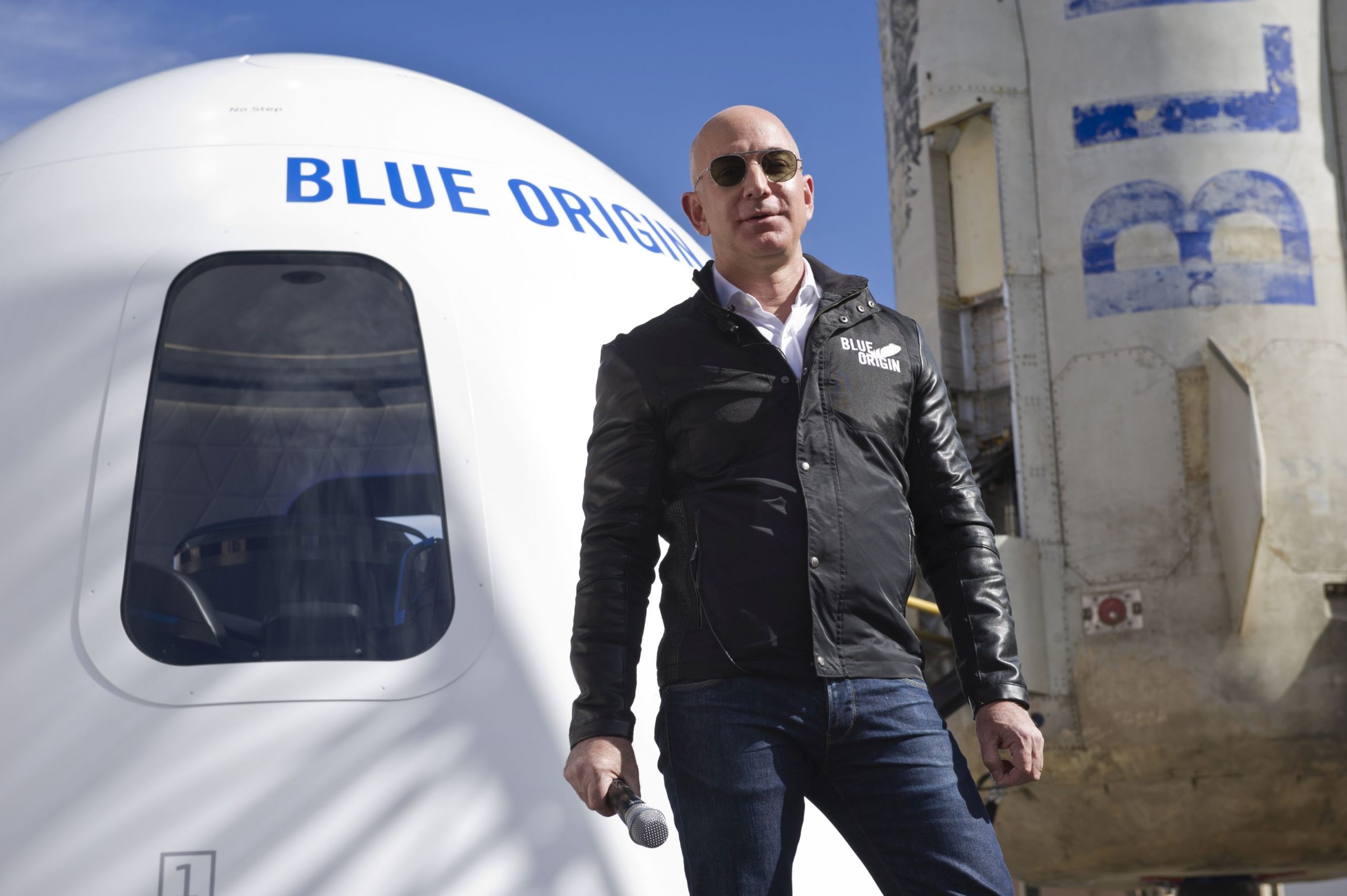 Jeff Bezos pune la bătaie 2 miliarde de dolari pentru un contract cu NASA. Misiunea în care vrea să se implice