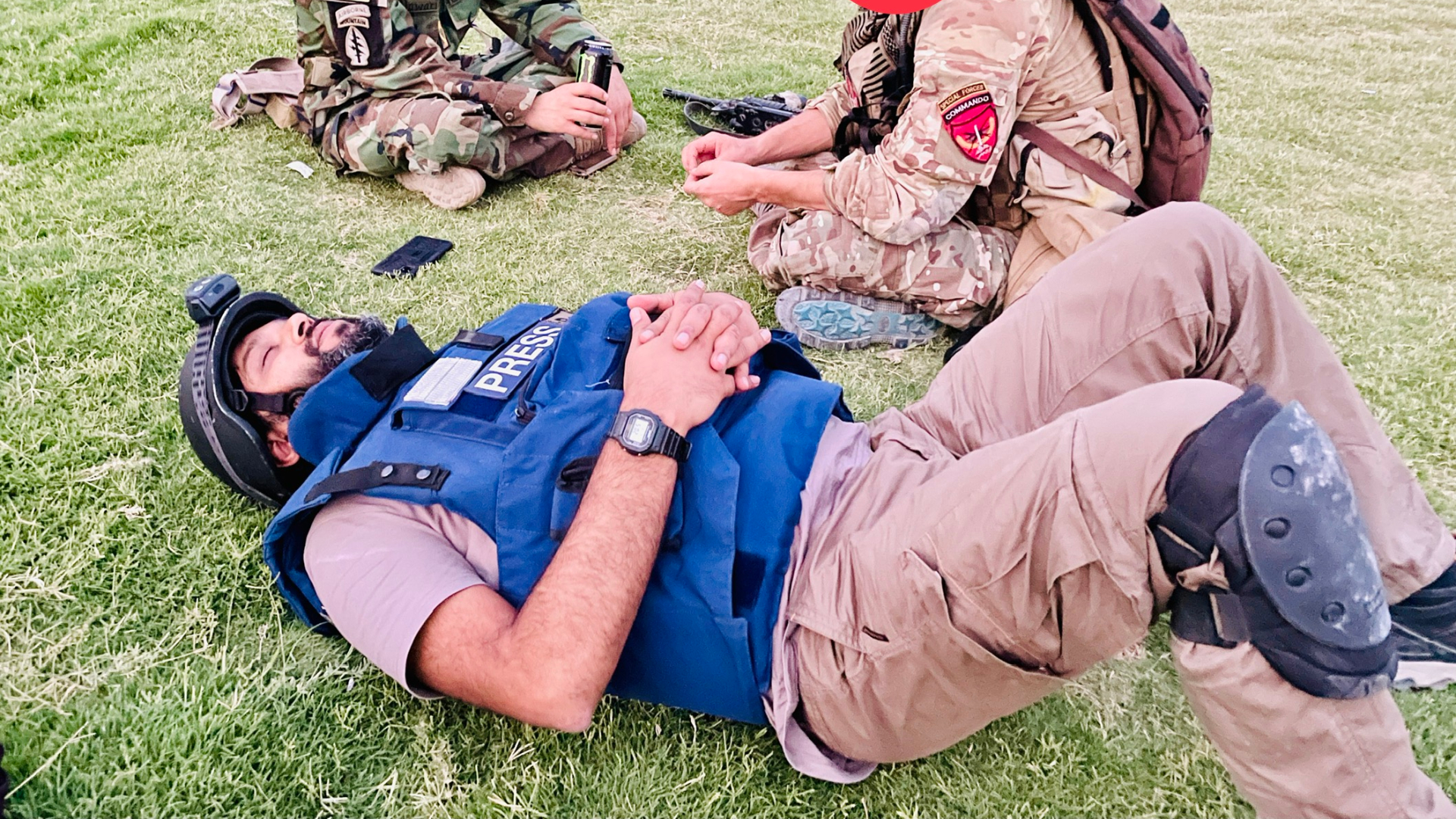 Jurnalist Reuters, omorât în timp ce transmitea din mijlocul unei confruntări între afgani și talibani