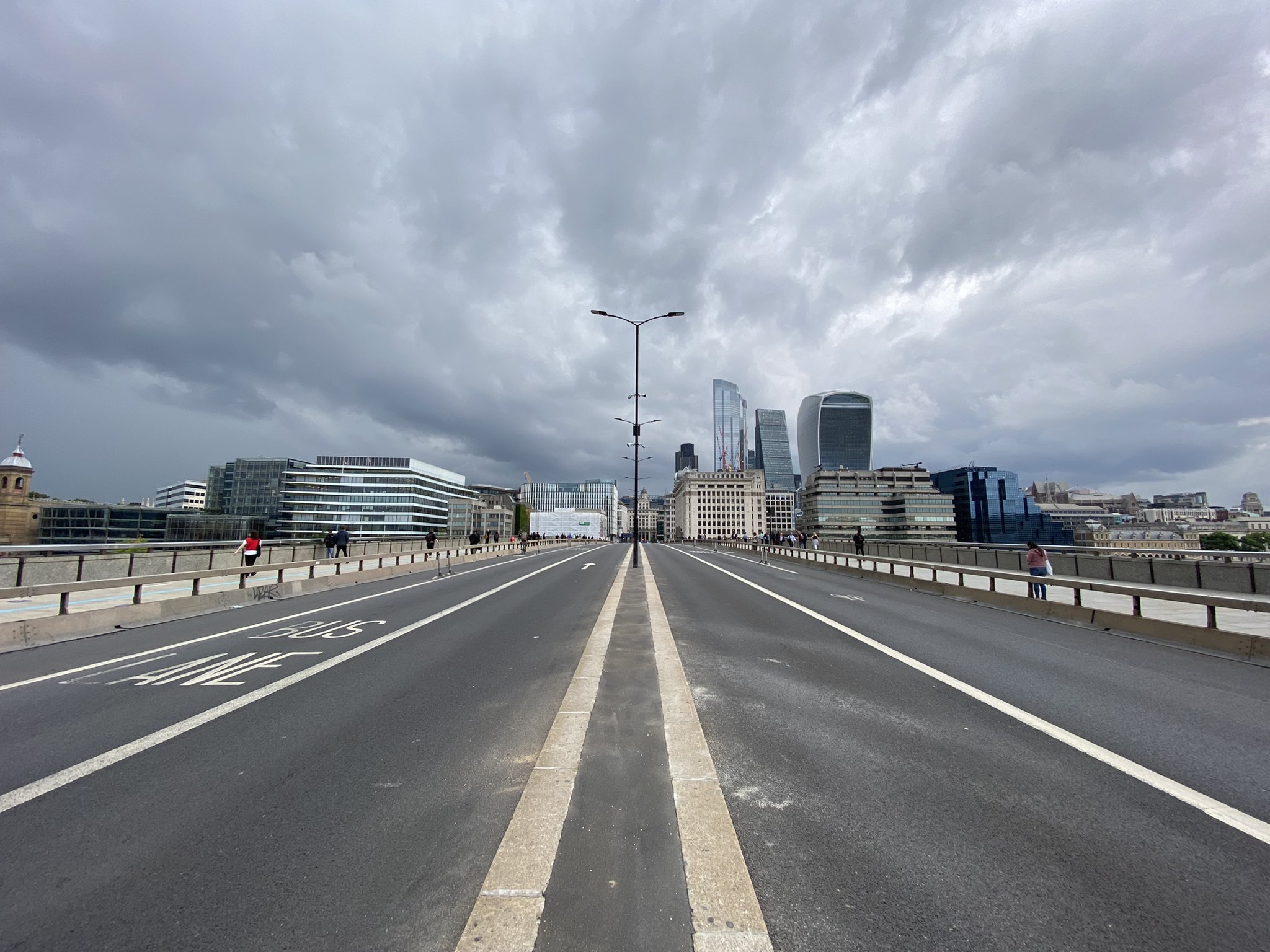 FOTO. Alertă falsă cu bombă în Londra: „Pirotehniștii intervin la fața locului, evitați zona”