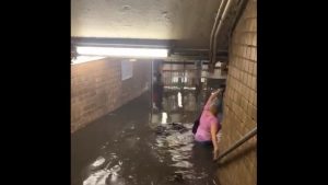 metrou New York inundat