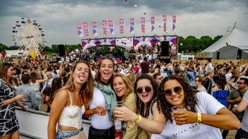 1.000 de oameni care au luat parte la un festival au fost depistați pozitiv la COVID-19