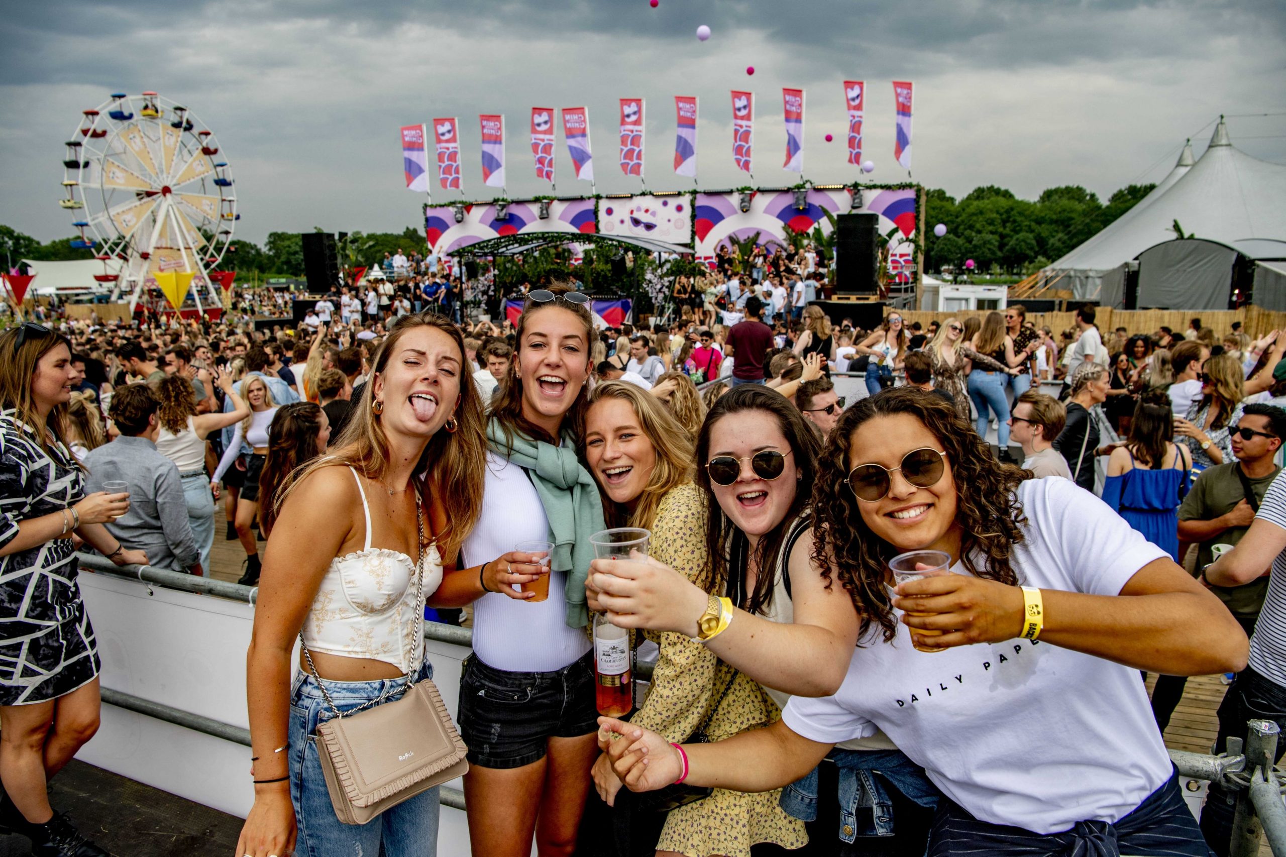 1.000 de oameni care au luat parte la un festival au fost depistați pozitiv la COVID-19