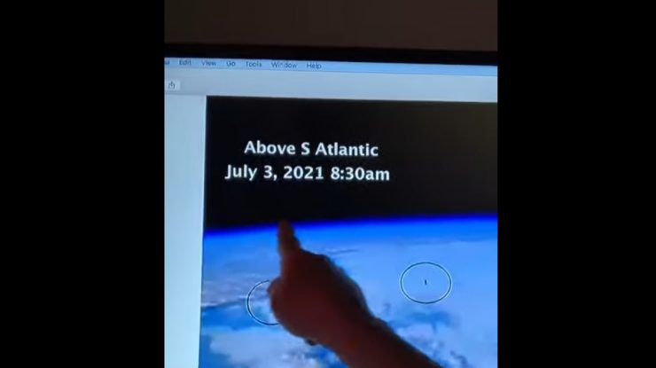 VIDEO. O flotă de obiecte misterioase, surprinse într-o transmisie live realizată de NASA. Planau lângă Stația Spațială Internațională