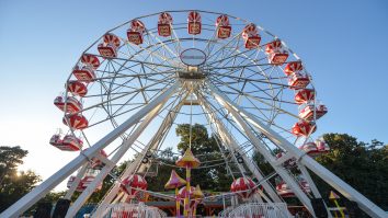 Patru copii, transportați la spital după ce un echipament dintr-un parc de distracții s-a prăbușit. Unde s-a întâmplat