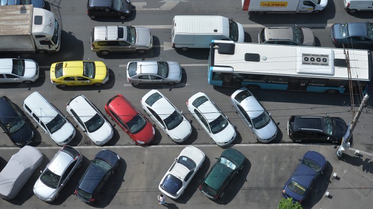 masini si autobuz stb pe strada