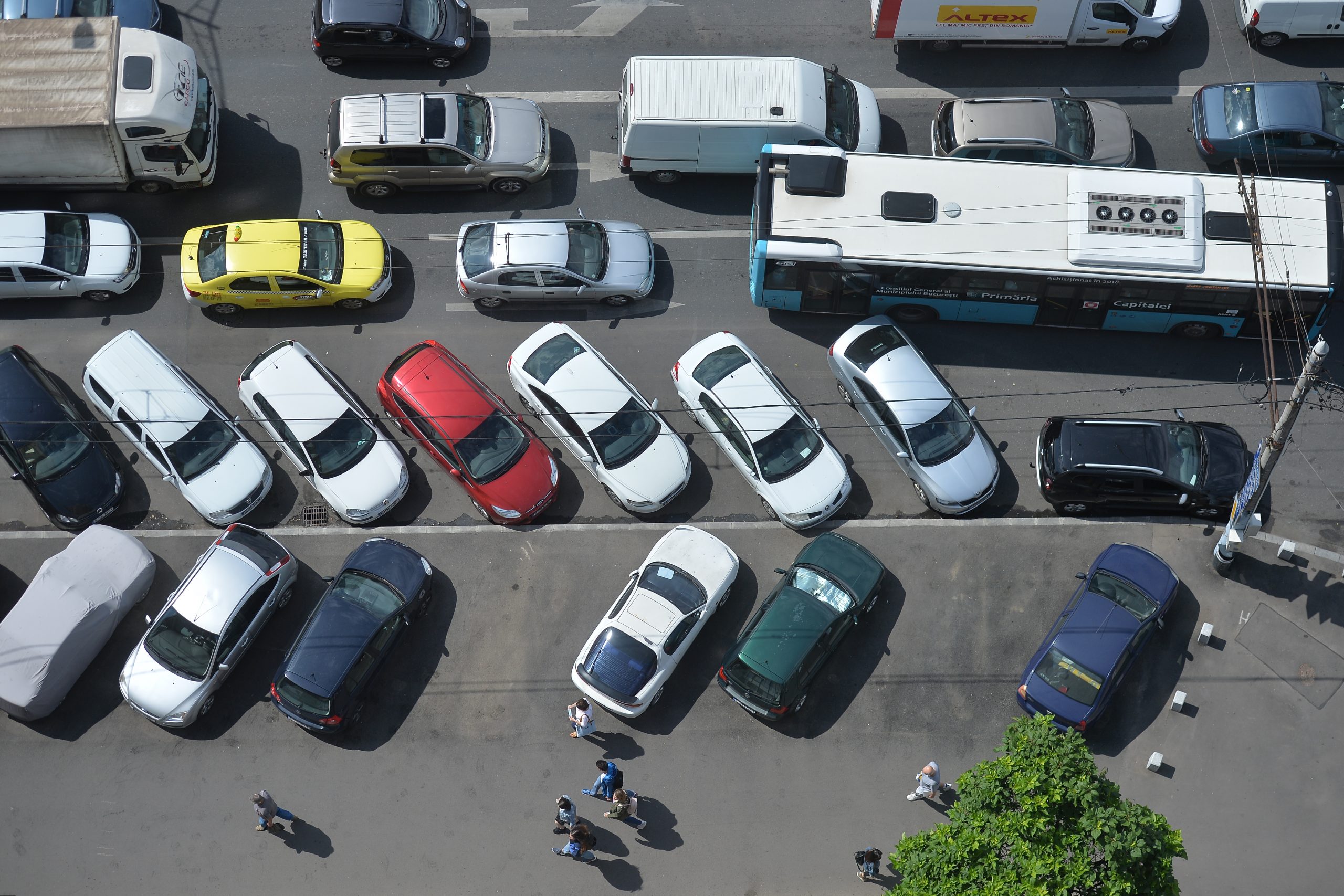 Ne merge ca pe roate. București și Ilfov au peste 1000 de mașini la mia de locuitori